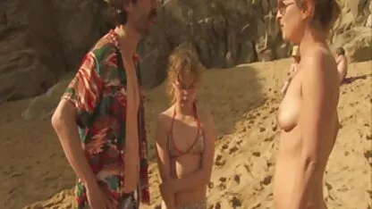 男の食べ物の配達と一緒に眠っているブロンド 女性 の 為 の sex 動画