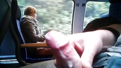 ソファの上に大きなおっぱい アダルト 動画 女 向け