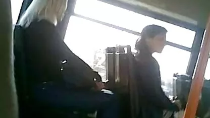 彼女の名前は? 女性 h どう が